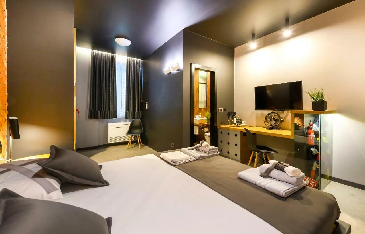 Guest house Split Industrial Design Rooms