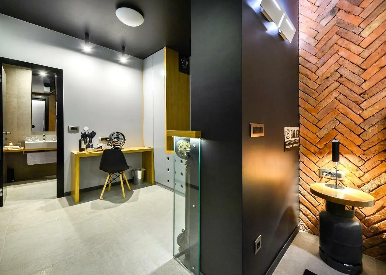 Split Industrial Design Rooms Guest house
