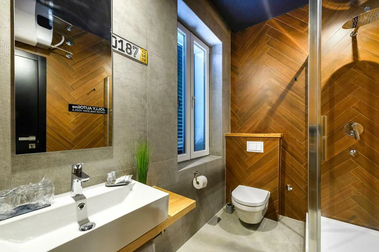 Split Industrial Design Rooms Affittacamere
