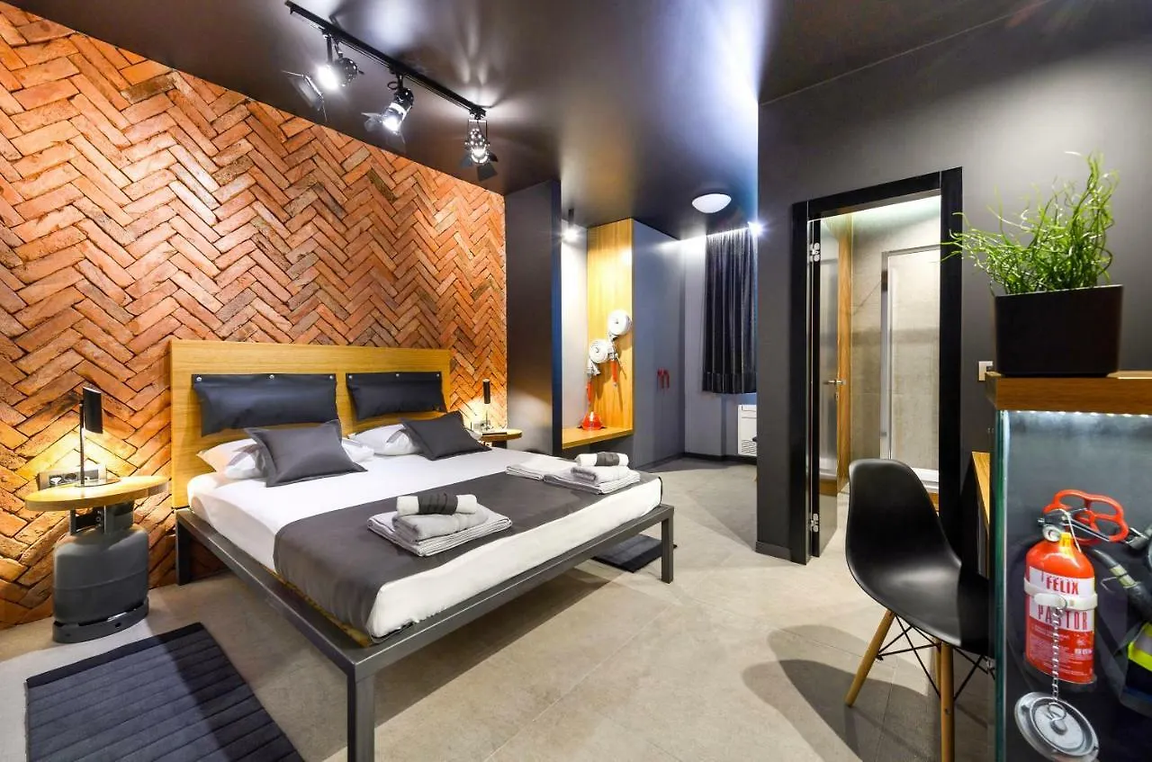Split Industrial Design Rooms Affittacamere