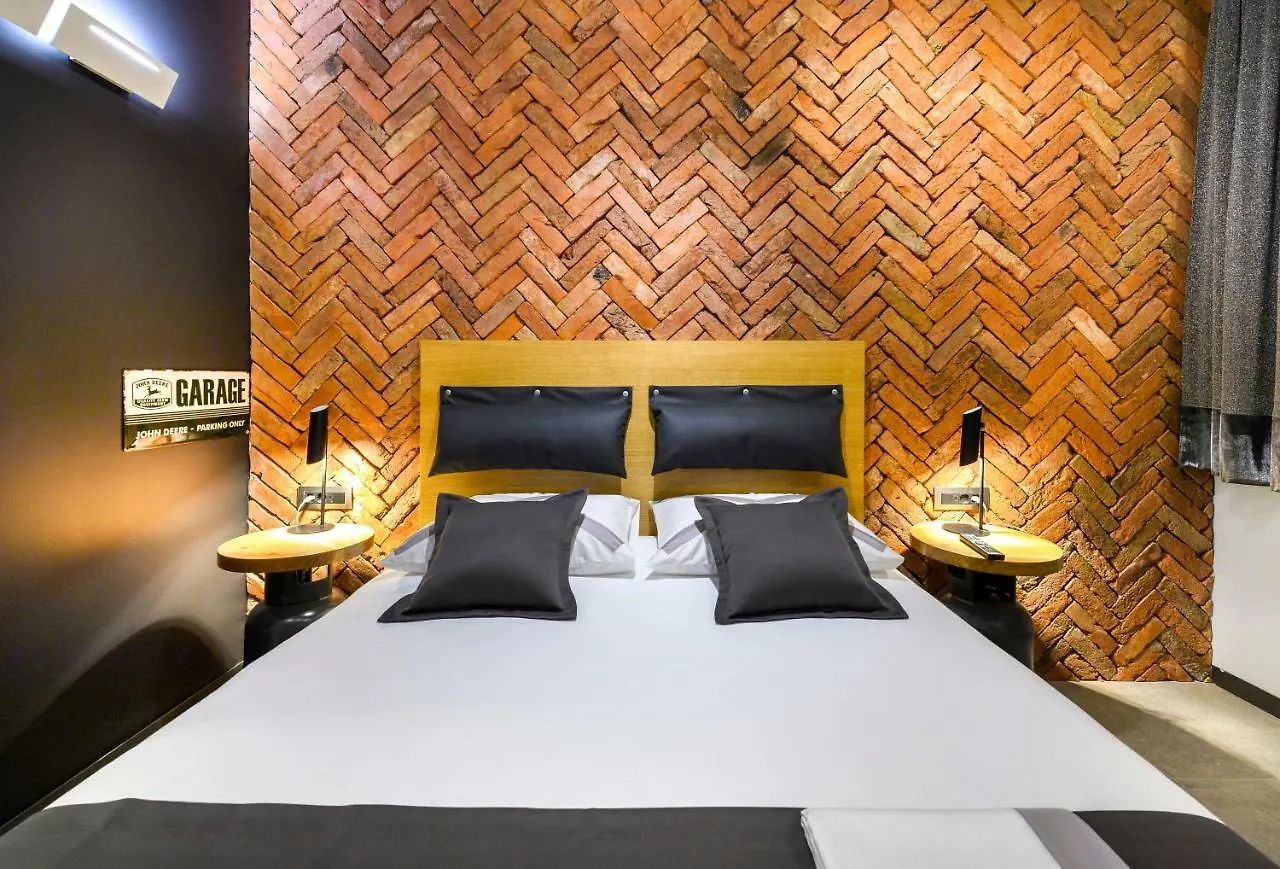 Split Industrial Design Rooms Affittacamere