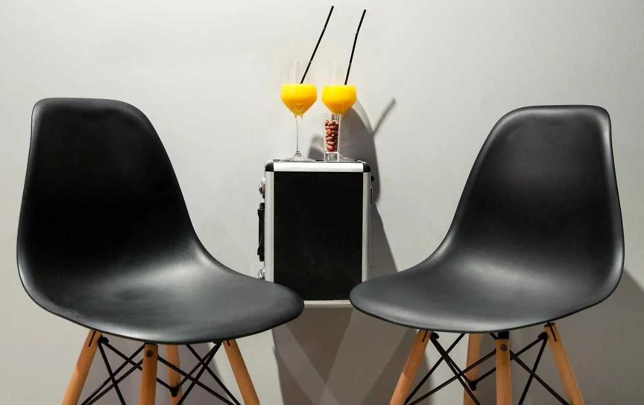 Split Industrial Design Rooms Affittacamere